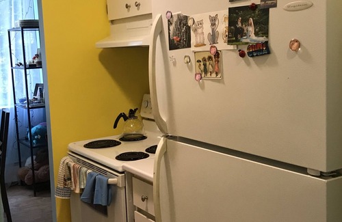 West Vancouver Apartamento | Apartamento completamente amueblado en un vecindario tranquilo, ubicación conveniente.