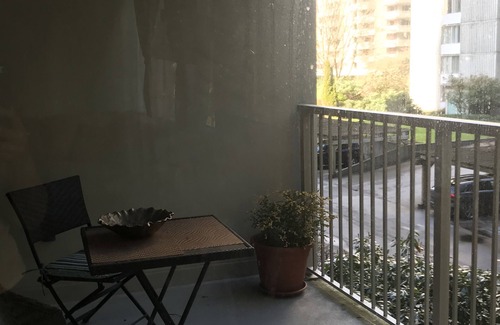 West Vancouver Apartamento | Apartamento completamente amueblado en un vecindario tranquilo, ubicación conveniente.
