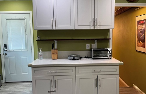Park Mesa Heights Casa | Fully Furnished Huge House in LA with Hot Tub/ AC/WiFi /Washer/Dryer/BBQ/Parking