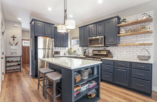 Alto Casa | FULLY FURNISHED LAKE RENTAL