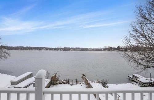 Alto Casa | FULLY FURNISHED LAKE RENTAL