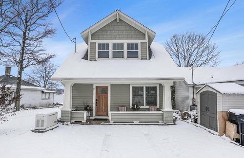 Alto Casa | FULLY FURNISHED LAKE RENTAL