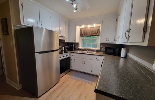 New Bern Casa | Fully-Furnished, Pet-Friendly, 3 bedroom. Fenced backyard. Close to everything!