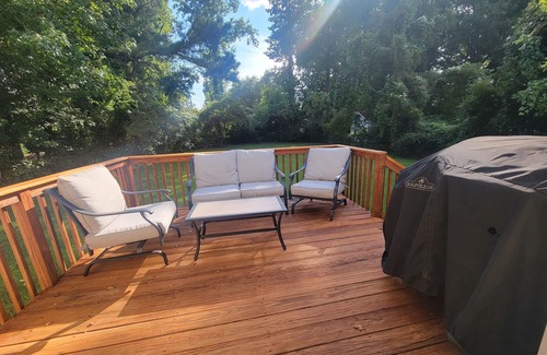 New Bern Casa | Fully-Furnished, Pet-Friendly, 3 bedroom. Fenced backyard. Close to everything!