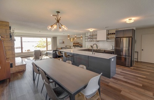 Lake Edward Township Casa | Fully Remodeled, Gull Lake Chain, Private Tennis Court & Beach