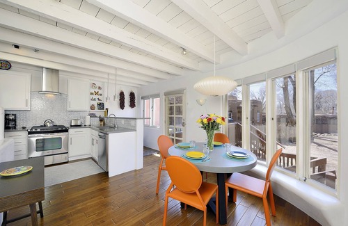 Historic Eastside Casa | Casa completamente remodelada en el corazón del histórico Santa Fe - AC - Fácil paseo a todos