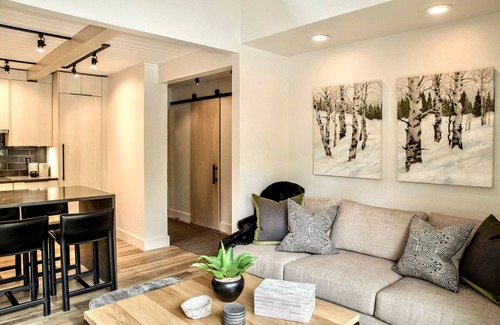 Ketchum Condominio | Fully Remodeled Modern Condo Steps from Warm Springs Lift