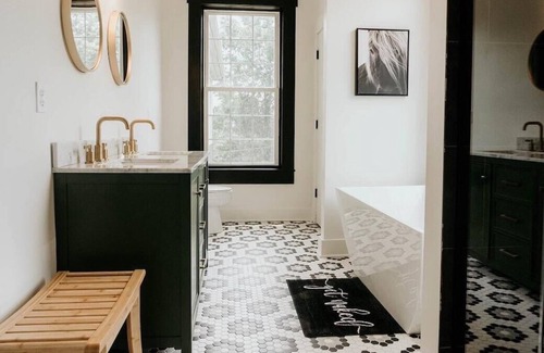 Mint Hill Casa | Fully remodeled Victorian home near Charlotte. Great for family gatherings.