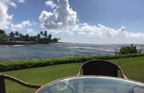 Poipu Condominio | Totalmente renovado frente al mar con aire acondicionado. Unidad de planta baja con espacioso Lanai!