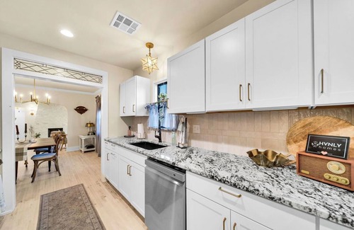 Cherry Street Casa | Fully Restored cottage, AMAZING game room, hot tub