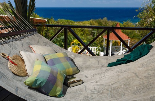 Cap Estate Casa | Villa con personal completo y vista al mar a solo 4 minutos a pie de la playa.