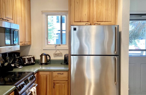 Vail Casa | Completamente actualizado, hermosa casa adosada en la línea de autobuses de Vail