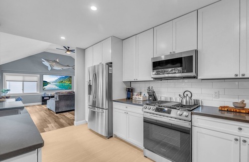 Devon Casa | Fully Updated Home near Wildemere Beach, Walk to Water, Pet Friendly