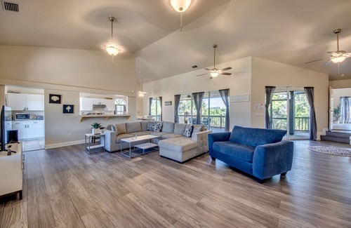 Laguna Shores Casa | Fully Updated/Luxury Beach House w/Master Suite-Close to beach!