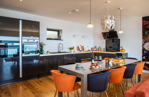 Portwrinkle Casa | Fulmar - Beachside House with Terrace Hot Tub & Fantastic Views