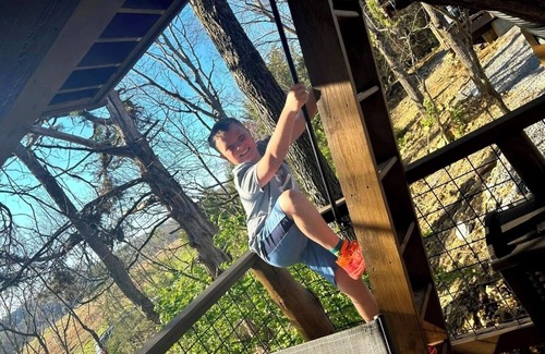 Sevierville Cabina | 🌱World's First Interactive Treehouse Resort! Tree-mendous Fun! 🌳