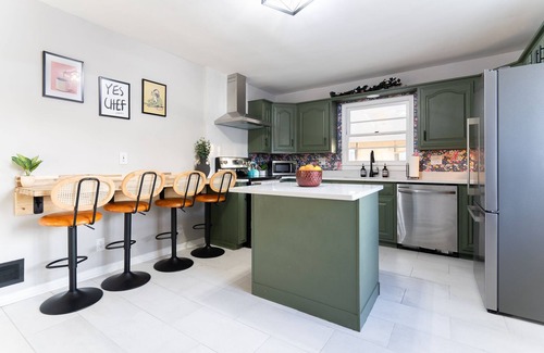 Beech Grove Casa | Fun Design & Extras