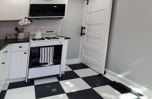 Fishtown Villa | Fun Fishtown Rowhome | Sleeps 4