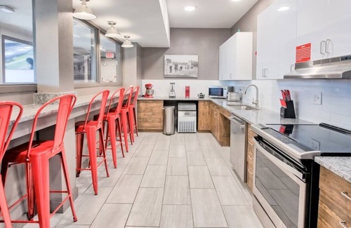 University District Apartamento | 🔶Fun Micro-Unit | Garage Parking🚘 + Great Amenities✨ | Great For Long Stays 📆