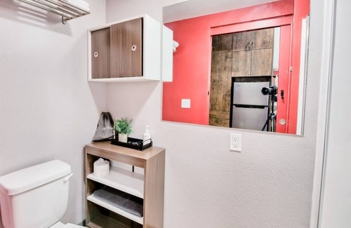University District Apartamento | 🔶Fun Micro-Unit | Garage Parking🚘 + Great Amenities✨ | Great For Long Stays 📆