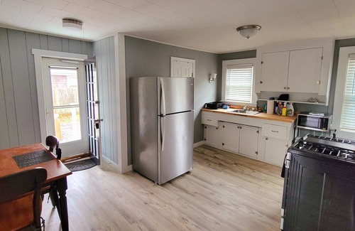 Wareham Center Casa | Fun Newly Renovated Bungalow