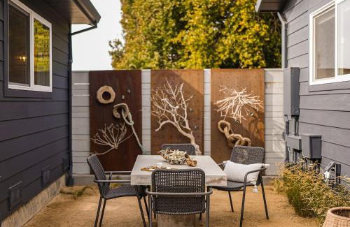 Stinson Beach Hotel | Funboard Room includes King Bed and Mini Kitchenette