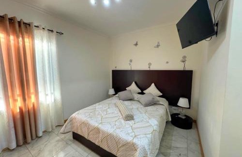 Santo Antonio Casa | Funchal Getaway, Cozy Private Room with WiFi and Ensuite Bathroom