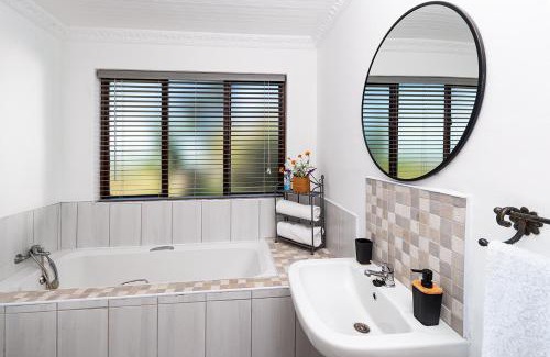 Brandwag Apartamento | Fungamukaba Sanctuary - Stone Cottage