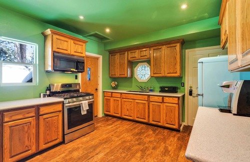 Pine Cove Casa | Funky & Fun 3-bedroom house in Idyllwild-Pine Cove with Hot Tub & EV Charger