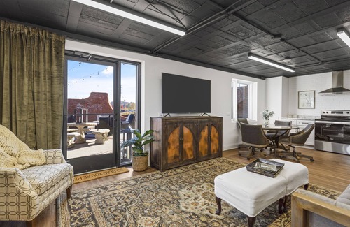 Downtown Knoxville Condominio | Funky, Fun, and Fabulous!!!