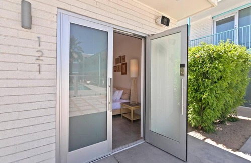 Roosevelt Apartamento | Funky Pool Side Cabana in DTPHX