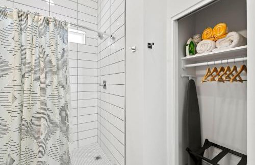 Roosevelt Apartamento | Funky Pool Side Cabana in DTPHX