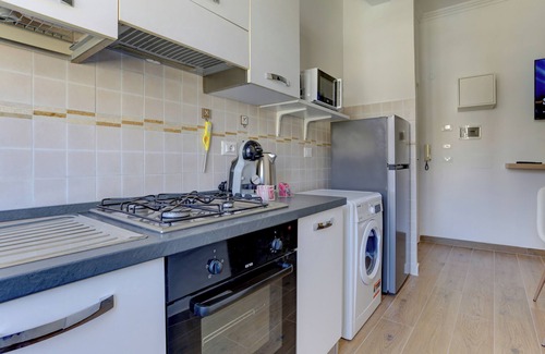 San Giovanni Apartamento | Furio Camillo Studio - Metro A - Netflix