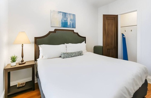 North Center Apartamento | Your 1BR Homey Haven in Vibrant Chicago