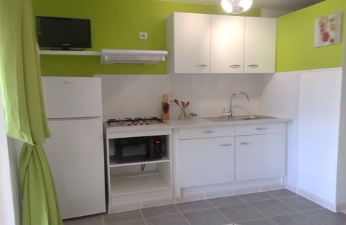 Le Portail Apartamento | Furnished 2 persons, swimming pool, near the sea