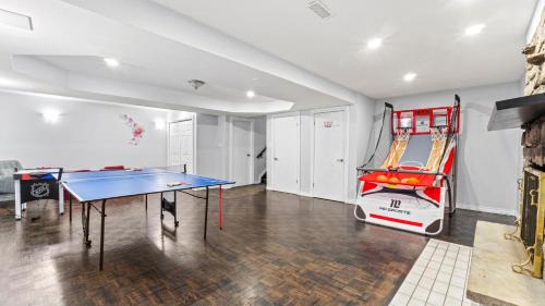 Pickering Villa | Furnished Family Home near Toronto - Great Location Game Room - Backyard - Parking & Self Checkin