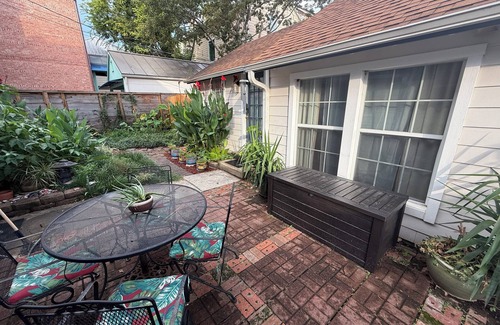 Hyde Park Cabaña | Furnished, stand-alone guest house with private deck, Montrose