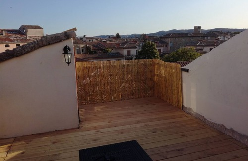 Pont-Saint-Esprit Apartamento | Estudio amueblado de 25 m2 con azotea.