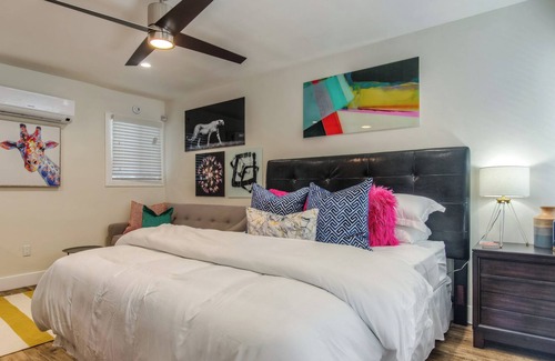 East Village Apartamento | Furnished Studio APT | Downtown Long Beach | King Bed | WiFi | Extended Stay
