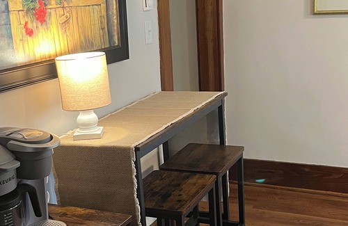 Lexington Apartamento | Furnished sweet retreat, 2-bedroom apartment in Lexington - WiFi, W/D, Parking