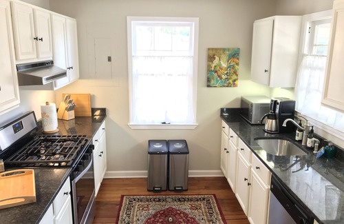 Norcross Casa | 2BR / 1BA Alquiler mensual amueblado llave en mano en el centro histórico de Norcross