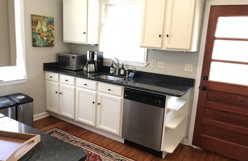 Norcross Casa | 2BR / 1BA Alquiler mensual amueblado llave en mano en el centro histórico de Norcross