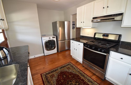 Norcross Casa | 2BR / 1BA Alquiler mensual amueblado llave en mano en el centro histórico de Norcross