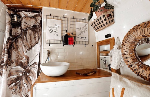 Trois Mares Casa | FURNISHED VAN: indoor shower, 360° terrace, TT tires, camping equipment