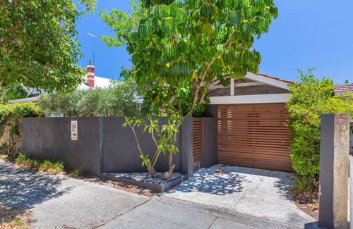Subiaco Casa | Fusion of 20th century charm & modern convenience!