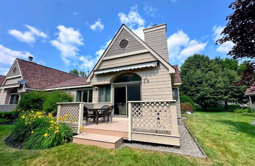 Rye Beach Casa | FV43 Bretton Woods single level home with AC on golf course