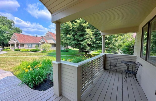 Rye Beach Casa | FV43 Bretton Woods single level home with AC on golf course