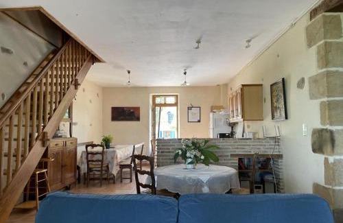 Souvigny Casa | Gîte à la Ferme avec Piscine et Wifi à Souvigny - FR-1-489-231