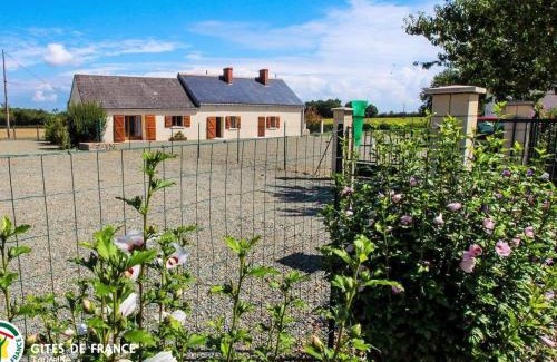 Saint-Laurent-de-Lin Casa | Gîte à Saint-Laurent-de-Lin avec jardin - FR-1-381-501