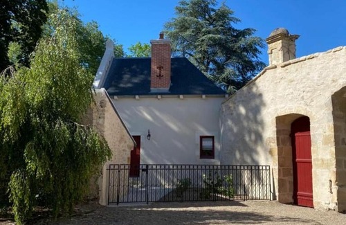 Ainay-le-Vieil Casa | Gîte élégant avec jardin privé, climatisation et parking à Ainay-le-Vieil - FR-1-586-7